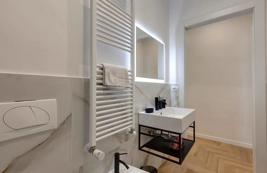 Guya Apartment By Mamo Florence-1
