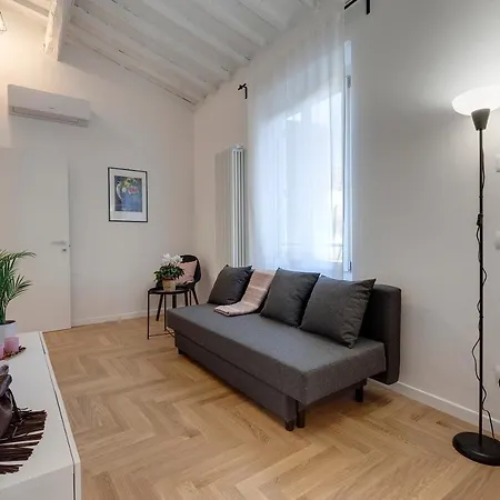 Guya Apartment By Mamo Florence-3
